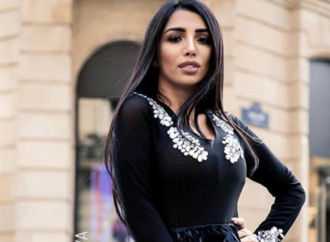 Rəqqasə Renka&nbsp;qu tüklü libasda - foto