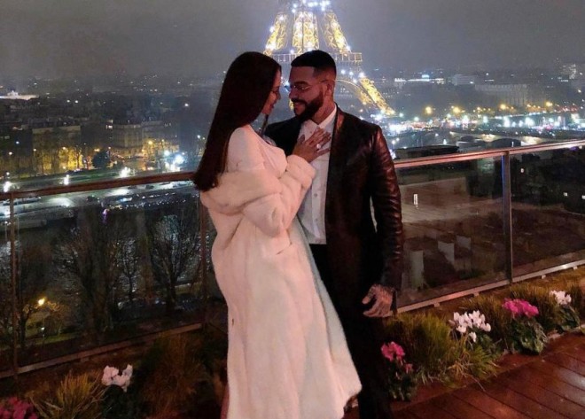 Reper sevgilisinə brilyant xaç verdi - foto