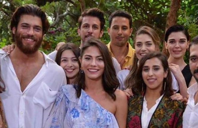 Aktyorlar serialdan ayrıldılar - foto