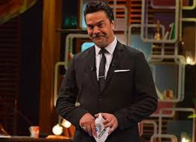 Şoumen "YouTube"də veriliş aparır