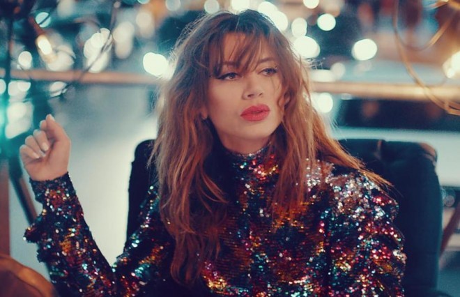 Aktrisa müğənni oldu - video