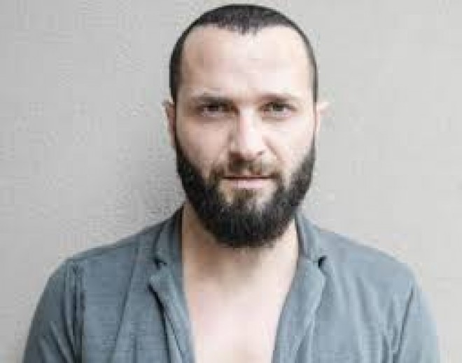 Berkay aylıq gəlirini açıqladı