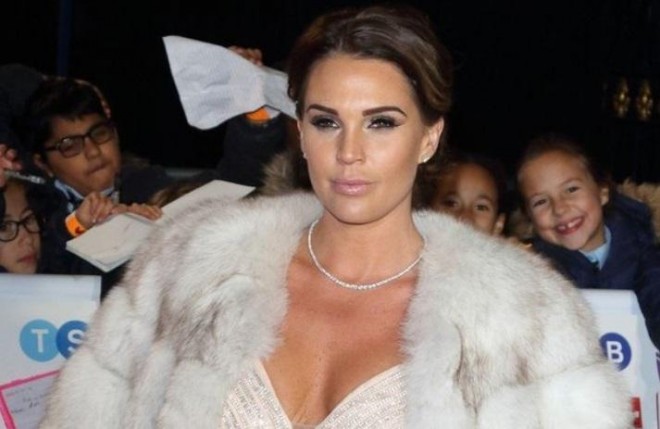 Modelin sinəsindəki silikon partladı
&nbsp;