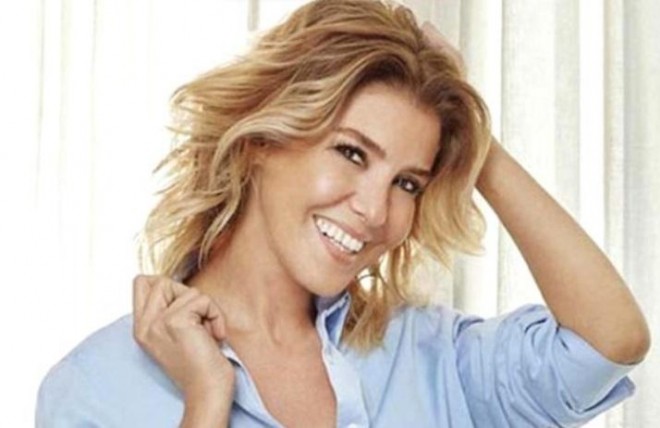 Gülben Ergenin bikinidə şəkli 