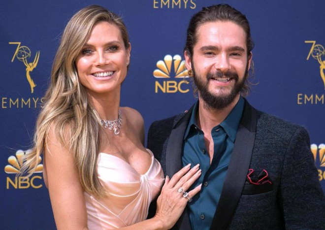 Model 5-ci övladına hamilədir