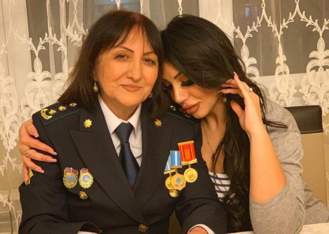 Lətifə Soyuöz polkovnik anası ilə - foto
