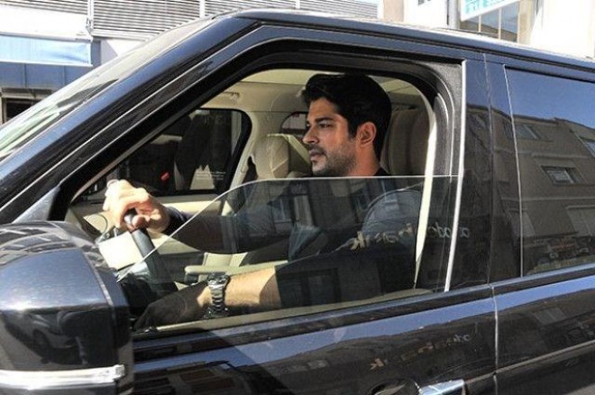 Burak Özçivit avtomobil vurğunudur