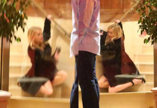 Aktrisa pilləkəndən yıxıldı