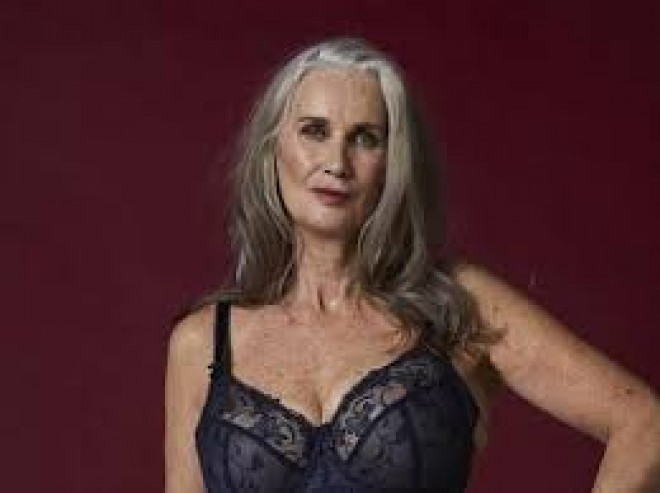 İngiltərəli model fotosessiya etdirdi