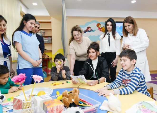 Mehriban Əliyeva Uşaq Psixonevroloji Mərkəzində - foto