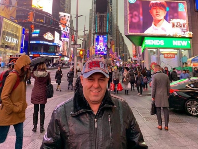 Elariz Amerikada kafedə iş tapdı