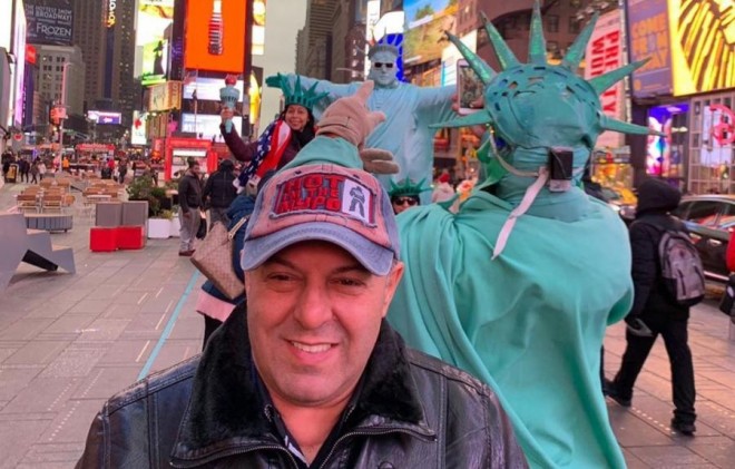 Elariz Nyu-Yorkda toylara gedir