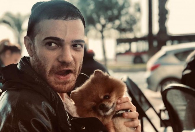 Elnur Hüseynov heyvanları sevir