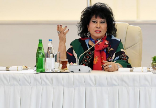 Zeynəb Xanlarova: "Xahişlərinizi dayandırın"