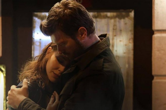 Aktyorlar bax belə öpüşdülər - video