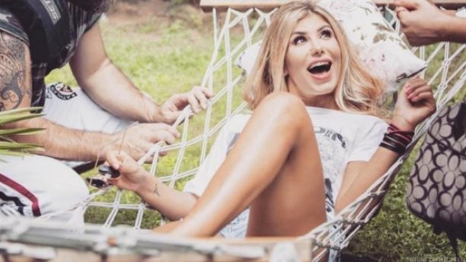 Müğənniyə sevgilisi xəbərdarlıq etdi - video