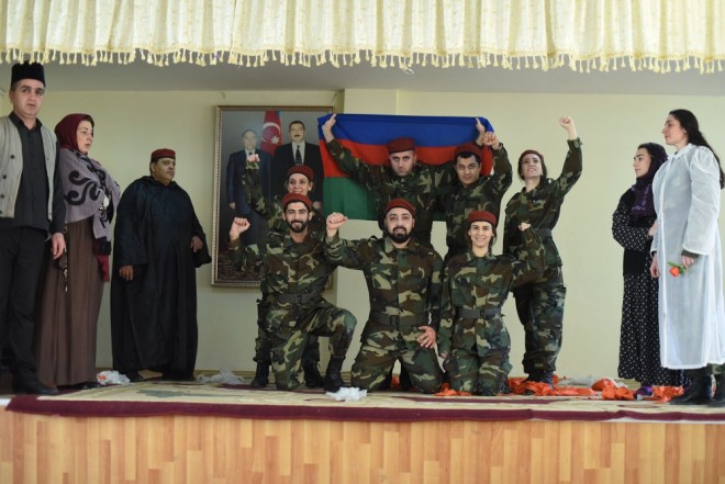 İrəvan Teatrı “Soyqırımı tarixinin dastanı” tamaşasını göstərdi