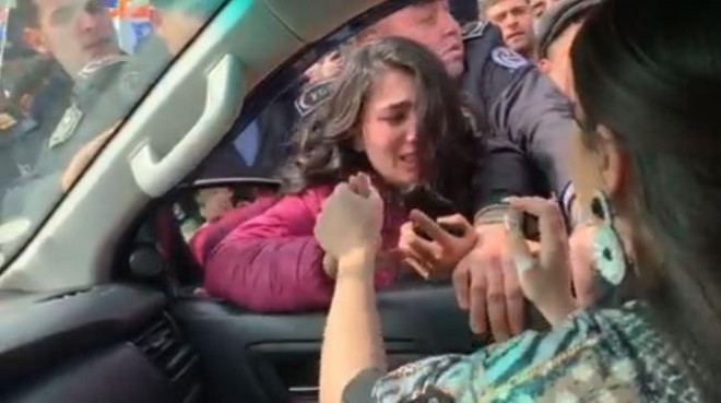 Damlaya görə izdiham yarandı - video