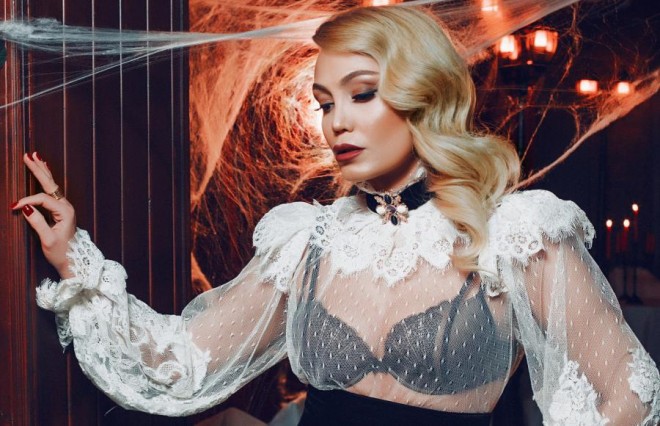 Nura Suri “Ağladım” klipini təqdim etdi - video