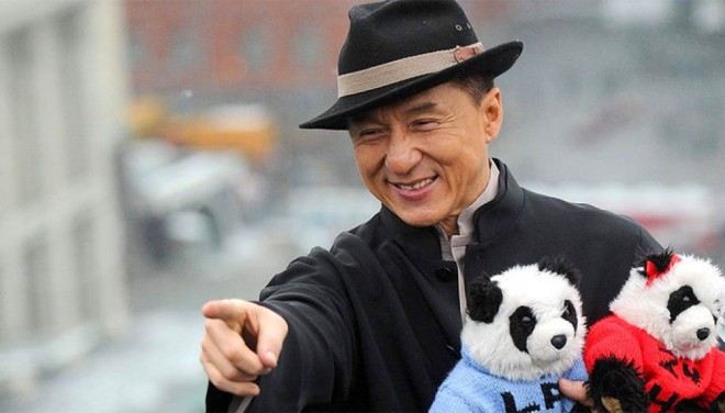 Ceki Çan yoxsulluğa qarşı mübarizə aparır