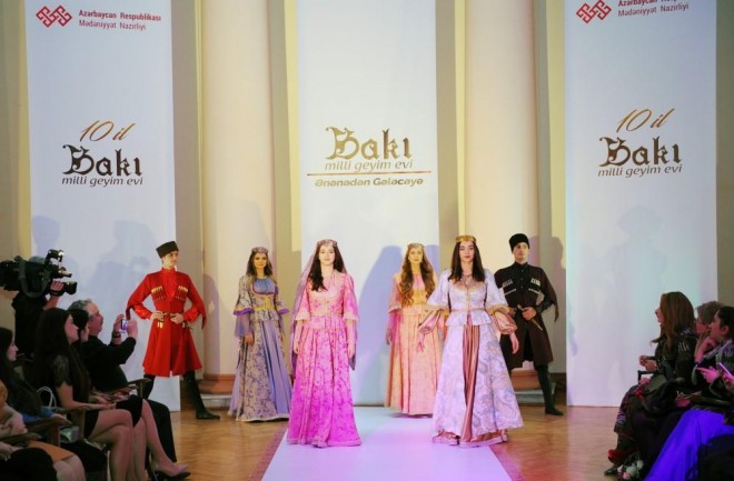 Bakı Milli Geyim evinin dəfiləsindən fotoreportaj