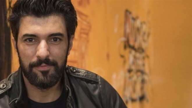 Aktyor ailəsi üçün bahalı avtomobil aldı