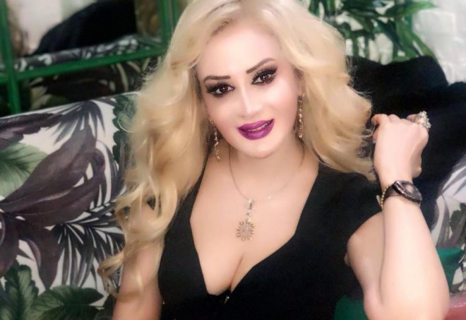 Məleykə&nbsp;dekoltesi ilə maraq doğurdu