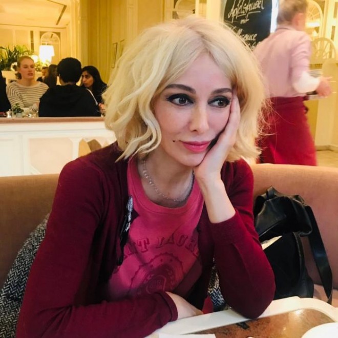 Aktrisa&nbsp;saçlarını sarı rəngə boyatdı&nbsp;