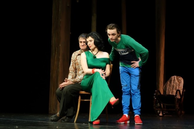 "Varlı qadın" komediyası festivalda göstərildi