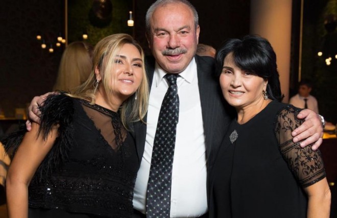 Zülfiyyə Xanbabayeva qardaşını ad günündə&nbsp;