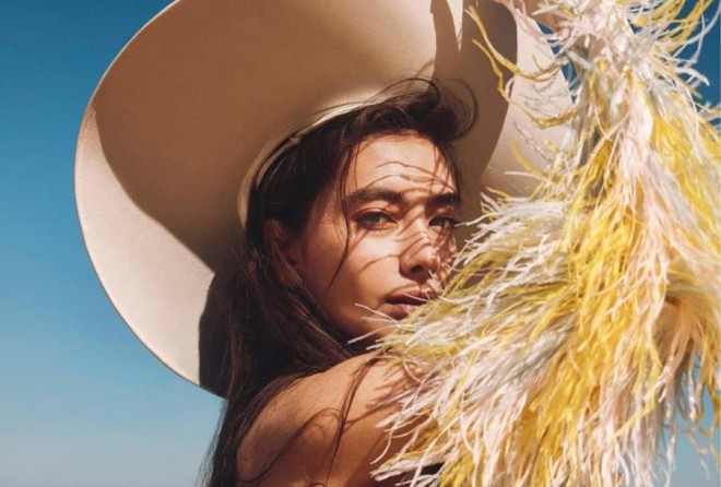 Neslihan Atagül dərgiyə fərqli poz verdi - foto