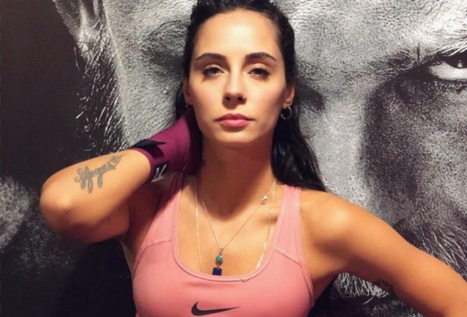 &nbsp;"Hepsi"nin solisti dirək rəqslərini öyrənir - video