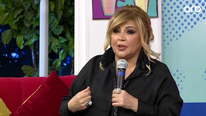 Mətanət İsgəndərli evə çörək gətirir