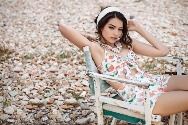 Aktrisa rəfiqəsini bağışladı