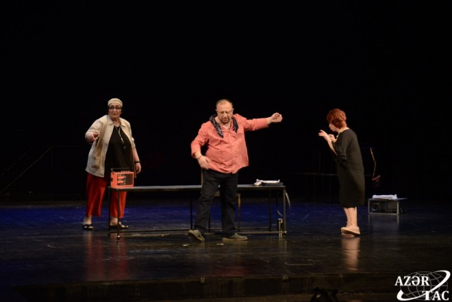 Gürcü teatrı Bakıda tamaşa göstərdi - foto