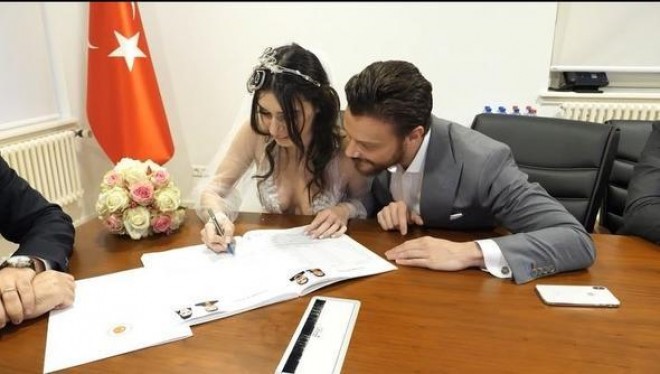 Müğənni boşanmağa hazırlaşır?