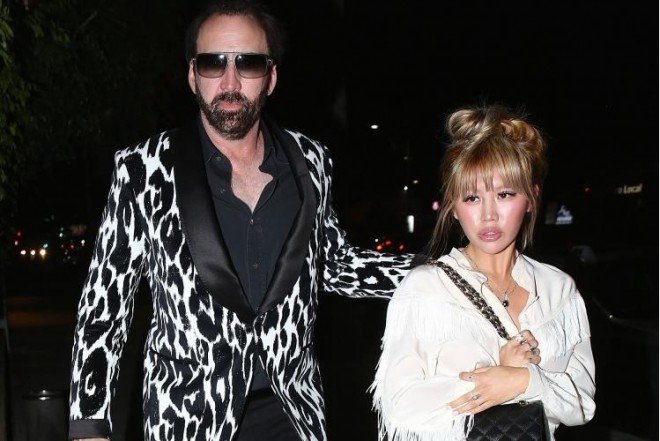 Aktyor xanımından "yaxa qurtara" bilmir