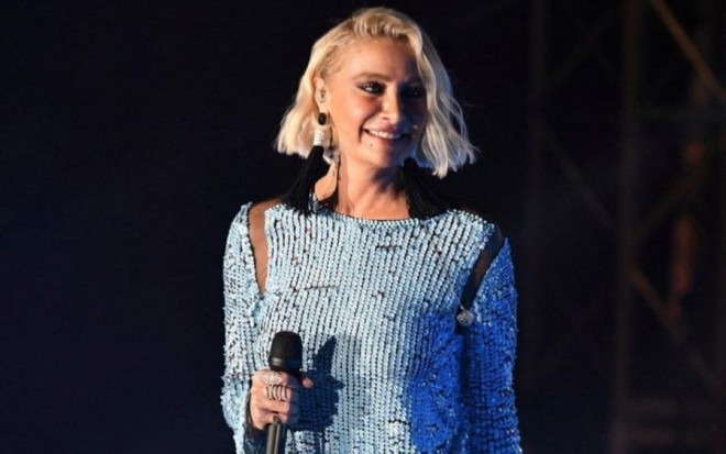 Müğənni&nbsp; döyməsi ilə diqqət çəkdi