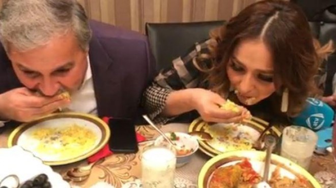 Əməkdar artist plovu əli ilə yedi - video