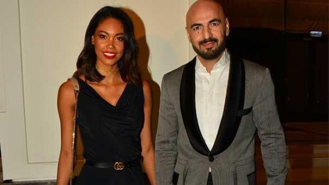 Soner Sarıkabadayı ilk dəfə sevgilisi ilə - video