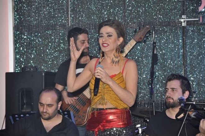 Yıldız Tilbe sualları cavablandırdı