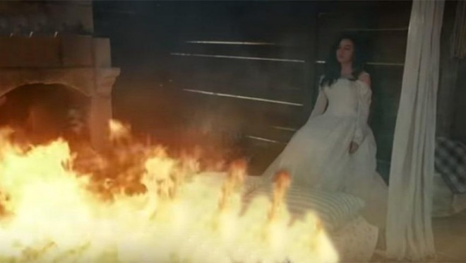 Çəkilişi zamanı aktrisa yandı