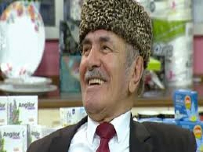 Canəli Əkbərov qızını oxumağa qoymadı