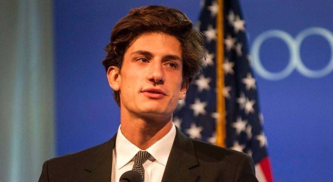 Prezident nəvəsi modelə aşiq oldu - foto