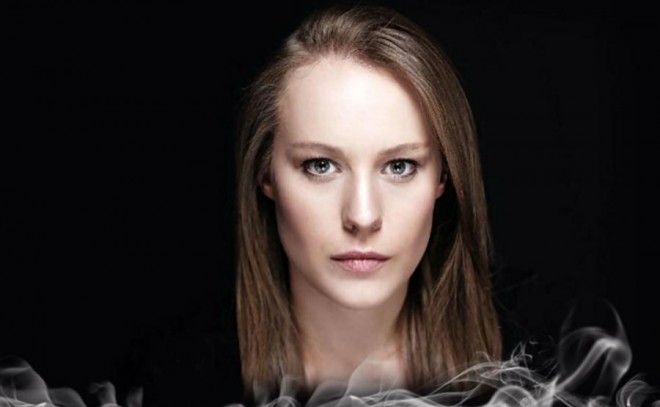 &nbsp;Aktrisa vətənə 50 min dollarla qayıtdı