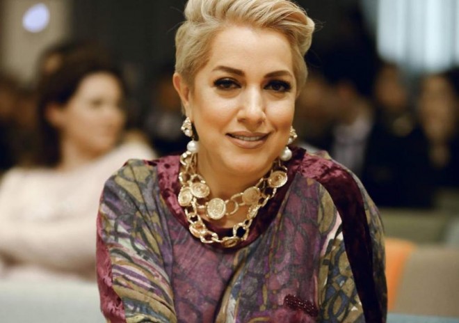 Lalə ürəyinin səsinə qulaq asır