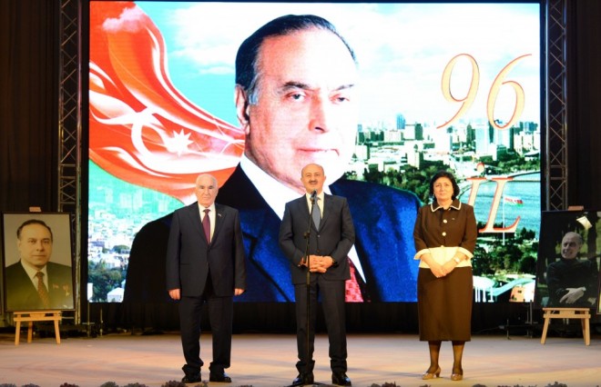 Opera və Balet Teatrında ulu öndərin xatirəsi anıldı - foto