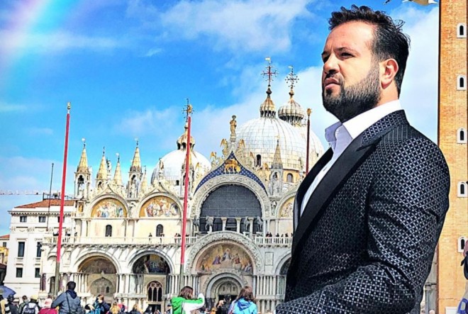 Elnur ad günü keçirməyi xoşlamır