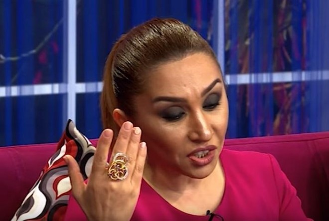 Elnarə teleaparıcıları tənqid etdi