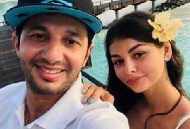 Xəyyam Nisanovun həyat yoldaşı ilə fotosu